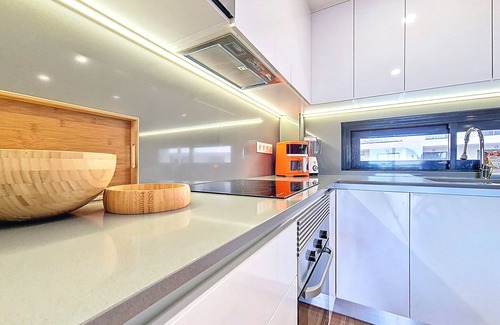 Lo Rufete Apartment | South facing balcony with town views