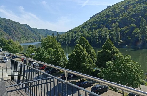 Klotten Apartment | South-facing balcony on the banks of the Moselle