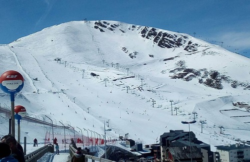Cadeilhan-Trachere Apartment | South-facing triplex, pla d'adet, ski in/ski out, balcony
