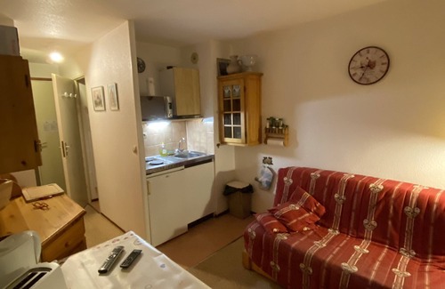 Manigod Apartment | South-facing mountain-view apartment with ski-in, ski-out convenience