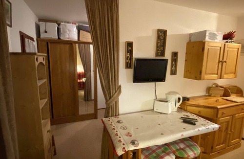 Manigod Apartment | South-facing mountain-view apartment with ski-in, ski-out convenience