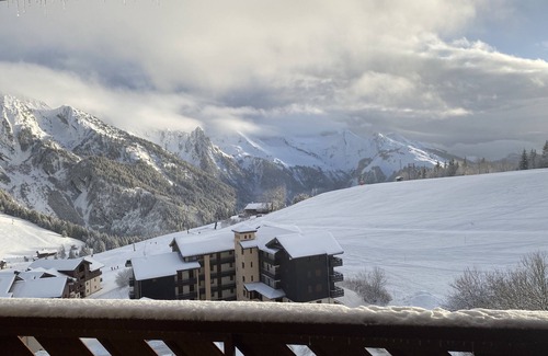 Manigod Apartment | South-facing mountain-view apartment with ski-in, ski-out convenience