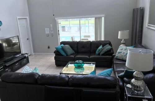 Lake Berkley Villa | South Facing Pool with Lake View - Hot Tub - Lake Berkley Gated Resort - Nr Disney
