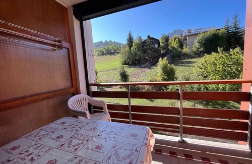 Le Sauze Apartment | South-facing T2 apartment, ski-in/ski-out, 6 ppl, Ski locker
