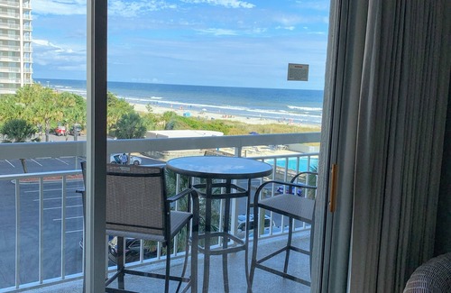Arcadian Shores Condo | South Hampton 9820