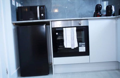 South Harrow Apartment | South Harrow Apartment With Free Parking