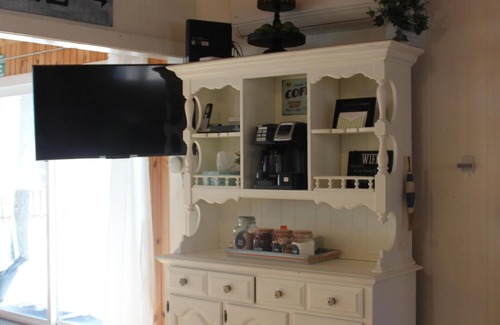 South Haven House | South Haven Dune Fun-Sleeps 12! Rents Year Round!-BlueShore Cottage & Guesthouse