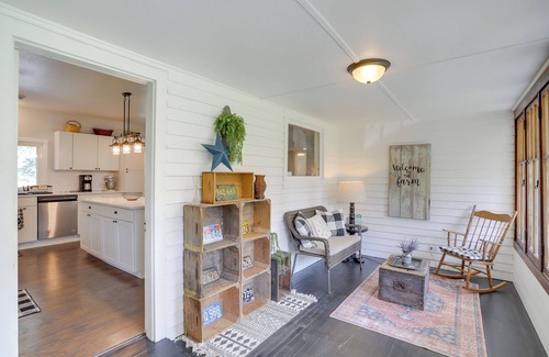 South Haven House | South Haven Farmhouse w/Fire Pit, 4 Mi to Beach!