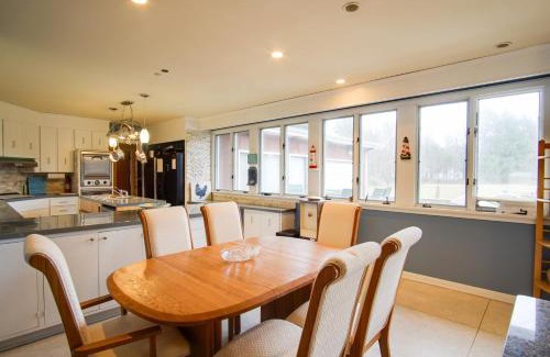 South Haven House | South Haven Home about 1 Mi to Lake Michigan!