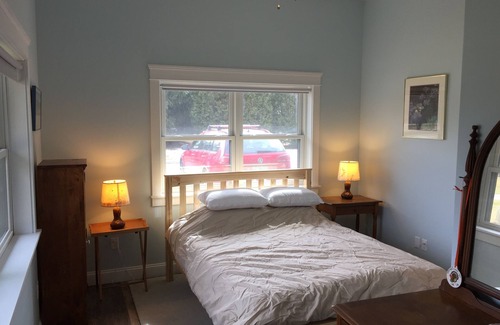 South Hero House | South Hero Guesthouse with lake access and great sunsets