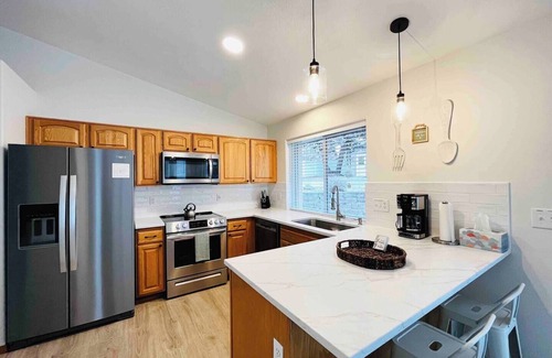Moran Prairie House | South Hill Retreat - 12 mins to Downtown