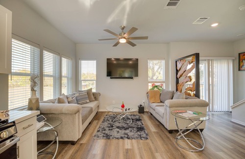 South Houston House | South Houston Townhome w/Patio & Gas Grill!