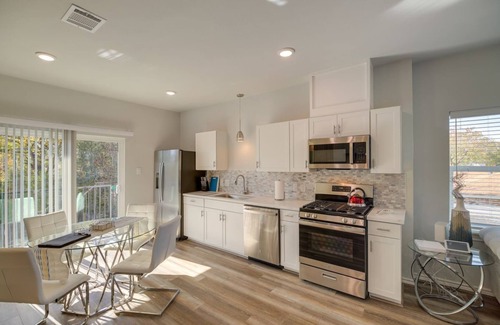 South Houston House | South Houston Townhome w/Patio & Gas Grill!