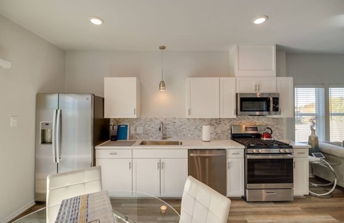 South Houston House | South Houston Townhome w/Patio & Gas Grill!