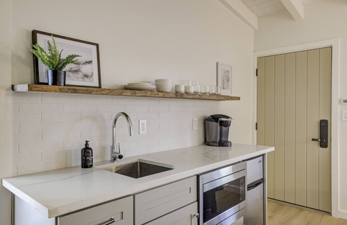Lakeside Park Apartment | South Lake Chalet #2-Modern Boutique Suite-Minutes to Heavenly & Lake Tahoe