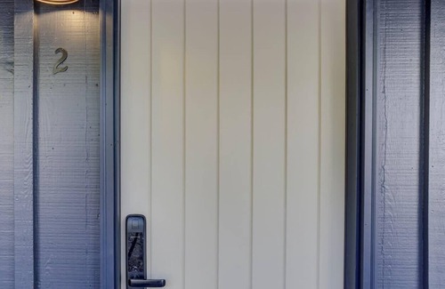 Lakeside Park Apartment | South Lake Chalet #2-Modern Boutique Suite-Minutes to Heavenly & Lake Tahoe
