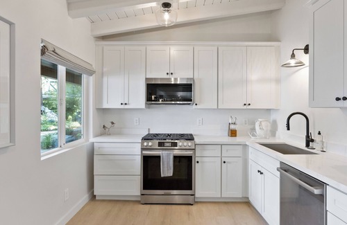 Lakeside Park Apartment | South Lake Chalet #1-Boutique Suite-Minutes to Heavenly & Lake Tahoe