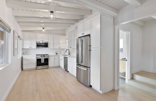 Lakeside Park Apartment | South Lake Chalet #1-Boutique Suite-Minutes to Heavenly & Lake Tahoe