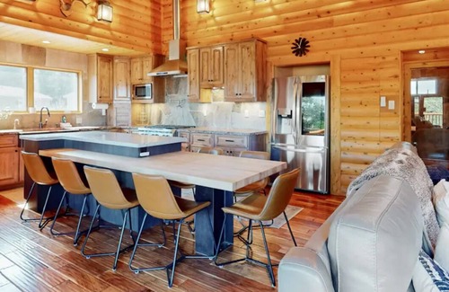 South Lake Tahoe House | South Lake Tahoe Luxury Living-Waterfront w/hot tub-Minutes to Beach/Skiing/Lake