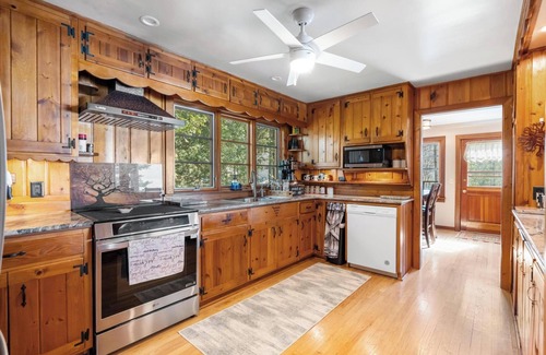 Harbor Springs House | South Lamkin Lake House