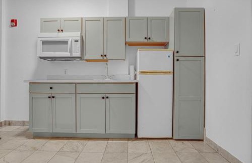 Flamingo/Lummus Apartment | South Miami 2BR Near Beach and Nightlife