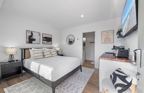 South Oceanside Hotel | South Oceanside Bungalow 6 - Deluxe Queen Studio + Patio