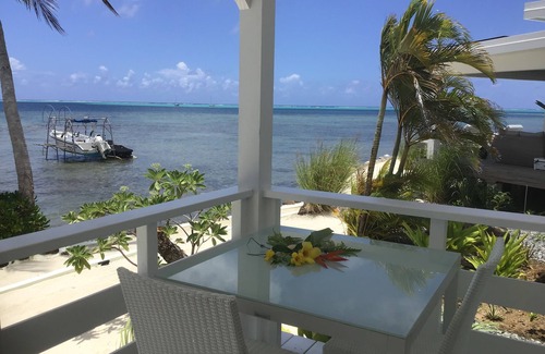 Teahupoo House | South of Raiatea island, 2-person bungalow, lagoon-side, white sand, all comforts.