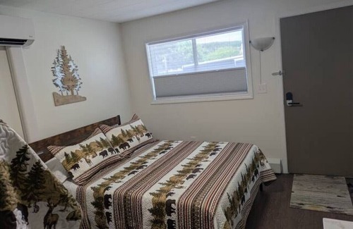 Canaan Hotel | South of the Border VT Room 2