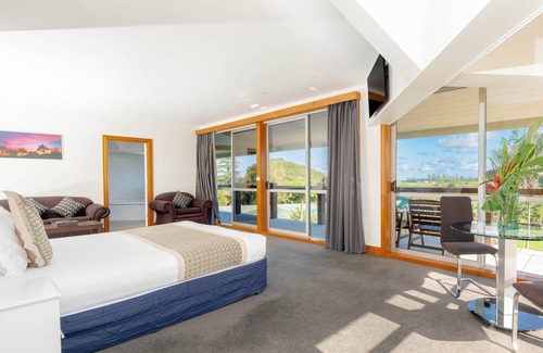 Burnt Pine Hotel | South Pacific Resort Hotel