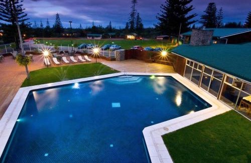 Burnt Pine Hotel | South Pacific Resort Hotel