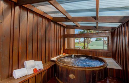Burnt Pine Hotel | South Pacific Resort Hotel