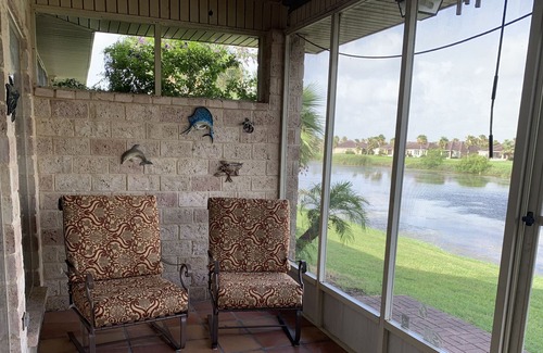 Laguna Vista Villa | South Padre retreated on the pond