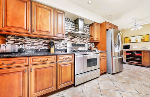 Palm Desert House | South Palm Desert Oasis – 3bdrm+ Home w/Private Pool & Spa by El Paseo!