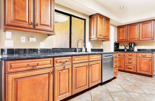 Palm Desert House | South Palm Desert Oasis – 3bdrm+ Home w/Private Pool & Spa by El Paseo!