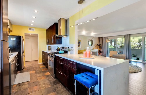 Canyon Corridor Condo | South Palm Springs beautifully designed mid century 1960 condo