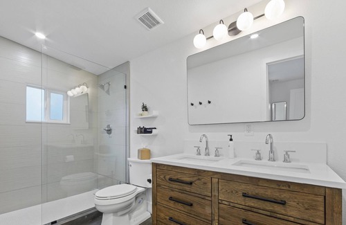 South Park House | South Park Secret | Cottage-style 3/2 with Hot Tub
