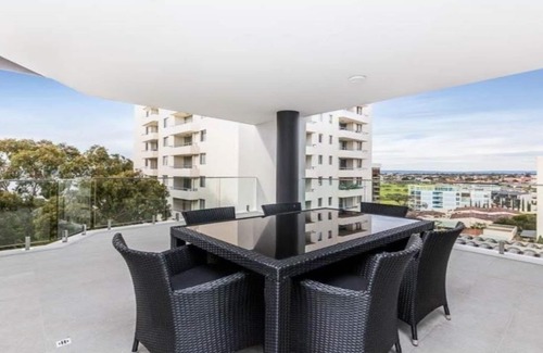 South Perth Apartment | South Perth Apartment Overlooking Swan
