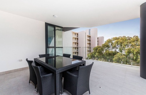 South Perth Apartment | South Perth Apartment Overlooking Swan