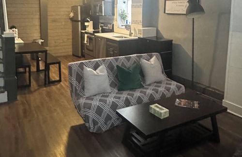Point Breeze House | South Philly spot