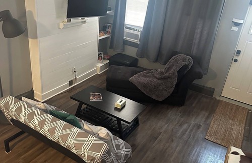 Point Breeze House | South Philly spot