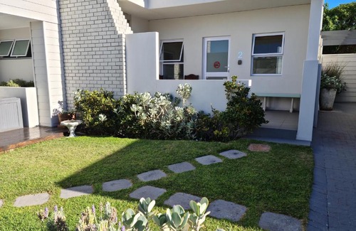 L'Agulhas Apartment | South Point Guest Lodge