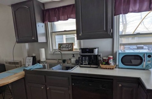 Rock Island House | South Rm - Ideal Space 4 Traveling Professionals!