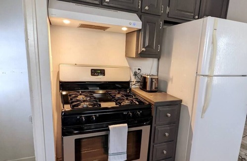 Rock Island House | South Rm - Ideal Space 4 Traveling Professionals!