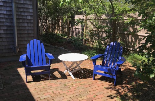 Nantucket Town House | South Shore Central -7 minutes to beach on bikes!