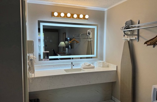 Sandusky Hotel | South Shore Inn