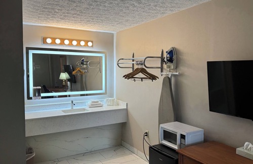 Sandusky Hotel | South Shore Inn