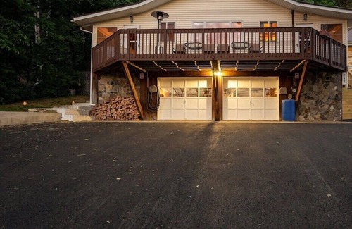Northville House | South Shore Lake House Hideaway