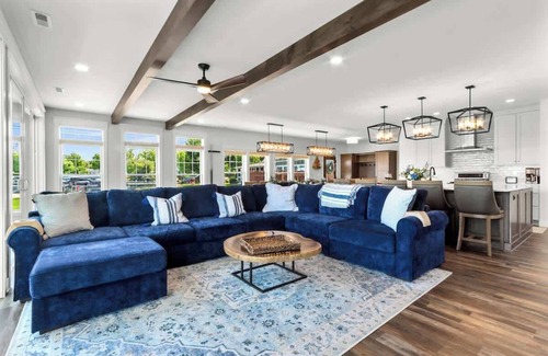 Delavan Lake House | South Shore Retreat: Luxury Lake House - Hot Tub