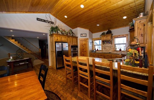 Island Park Cabin | South Shores Lodge* 5Br, Sleeps 12, Waterfront, Private Boat Dock, Wifi, Fire Pit