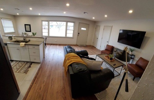Wichita House | South Side Chic 3Br 1Ba 10mn to McConnell Spirit